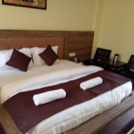 Harmony Blue Mcleodganj Hotel แมคลอยด์กันจ์ ภายนอก รูปภาพ