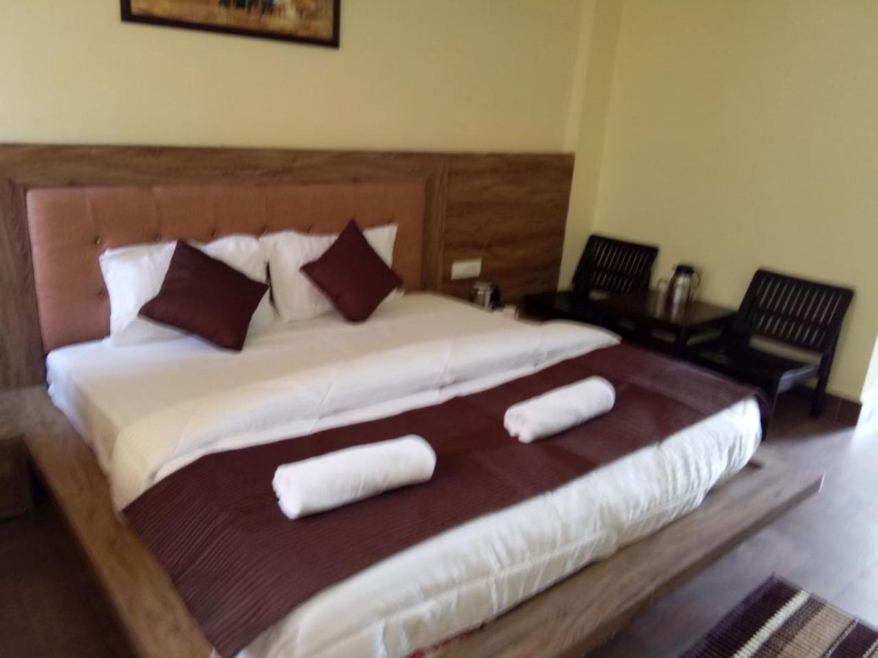 Harmony Blue Mcleodganj Hotel แมคลอยด์กันจ์ ภายนอก รูปภาพ