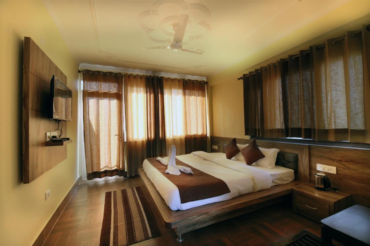 Harmony Blue Mcleodganj Hotel แมคลอยด์กันจ์ ภายนอก รูปภาพ